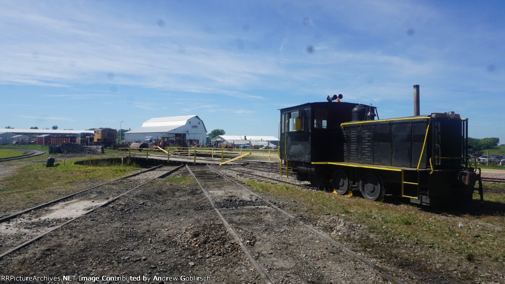Black Switcher, Mystery Tonner, GN 72377 + WMSTR Crane